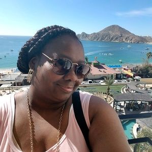 Meet your Posher, Anitra